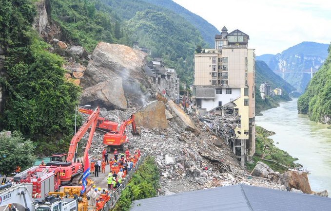Dewan Negara Tiongkok Meluncurkan Penyelidikan atas Runtuhnya Gunung di Chongqing