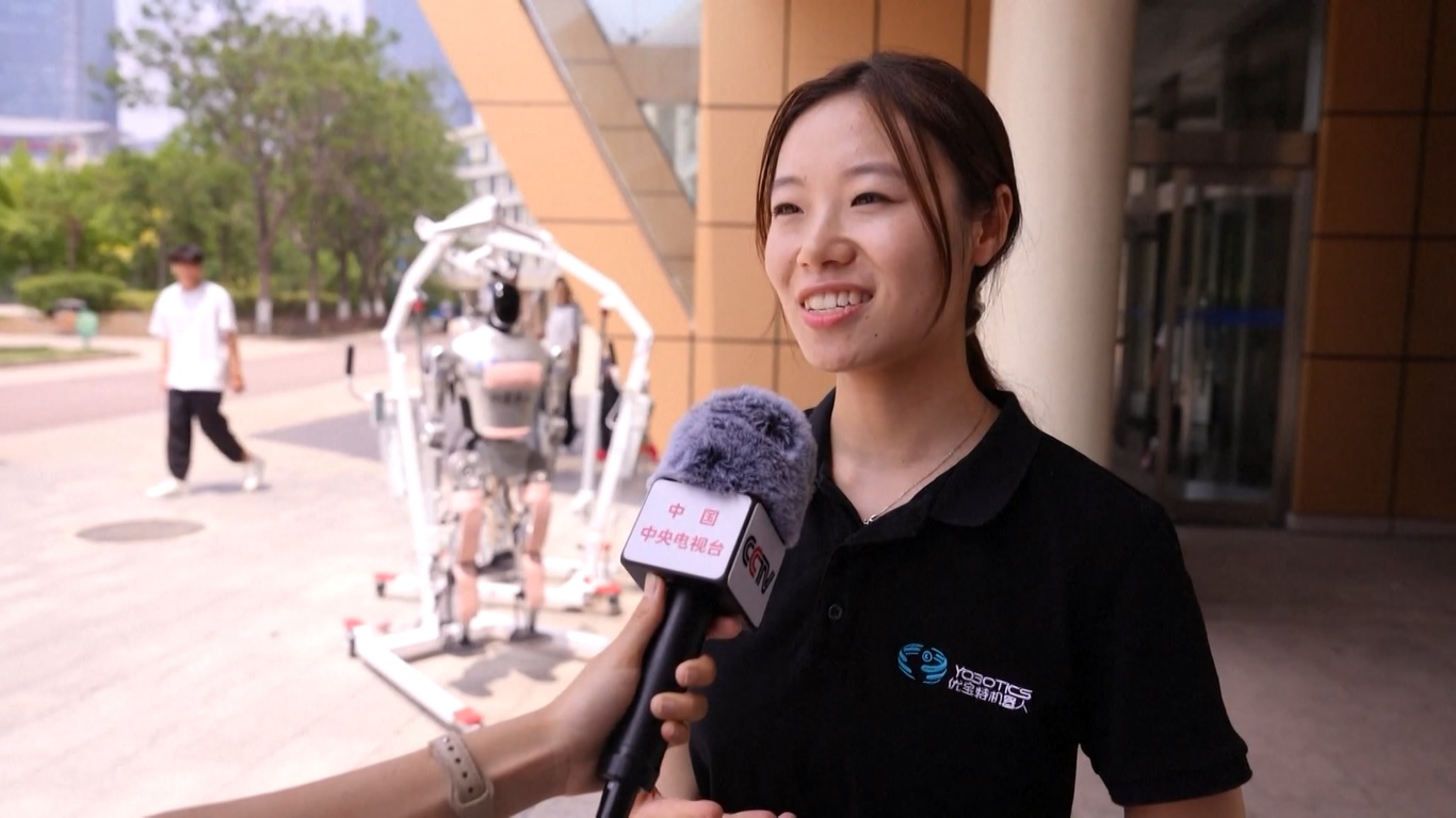 Tim Tiongkok Bersiap untuk Nomor Estafet di World Humanoid Robot Games
