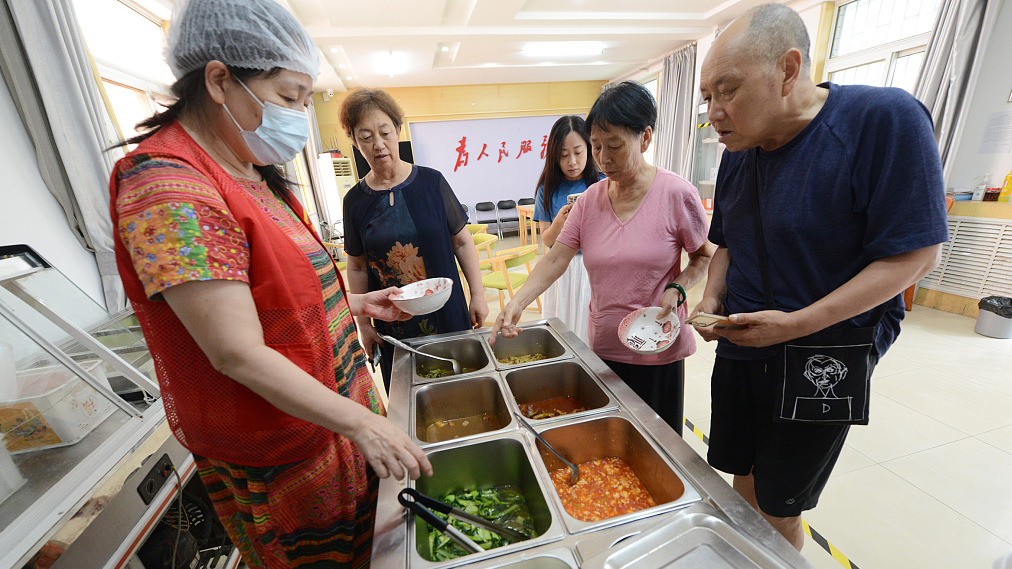 Kantin komunitas biasanya merupakan kantin yang disubsidi pemerintah yang bertujuan untuk memberikan keterjangkauan dan kenyamanan bagi lansia di lingkungan perkotaan dan desa-desa di sekitar Tiongkok