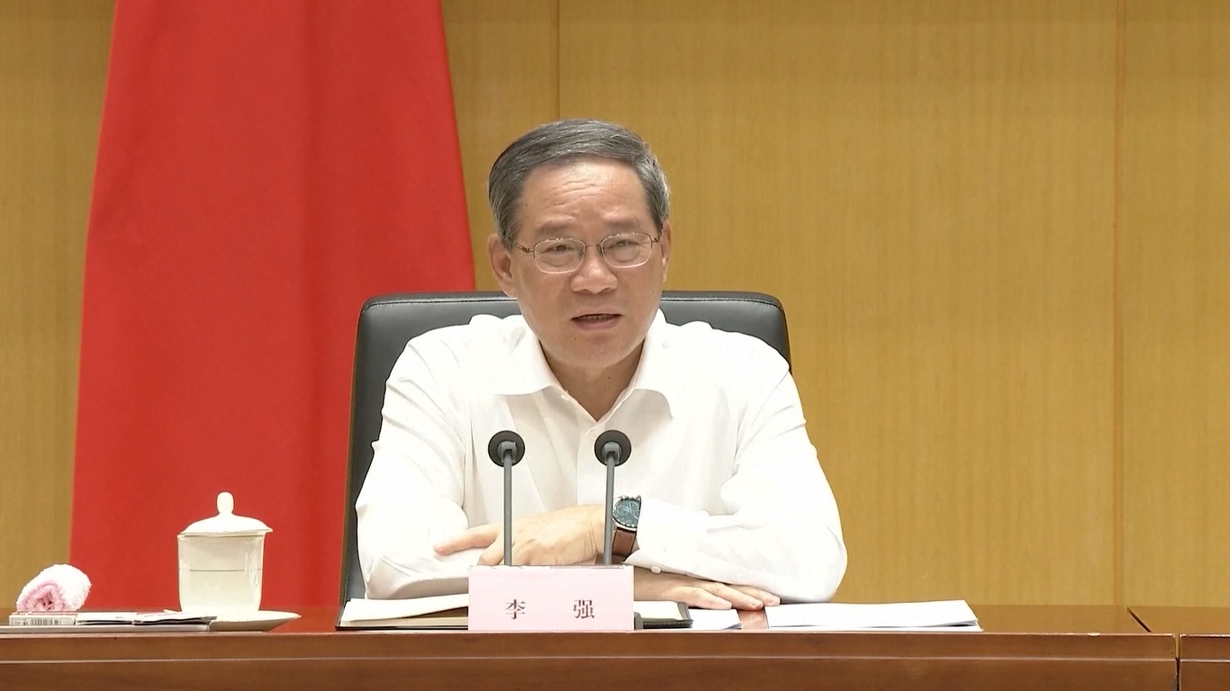 Li memimpin sebuah simposium dengan para pelaku bisnis platform dan mendengarkan pendapat dan saran mereka tentang bagaimana mempromosikan ekonomi platform