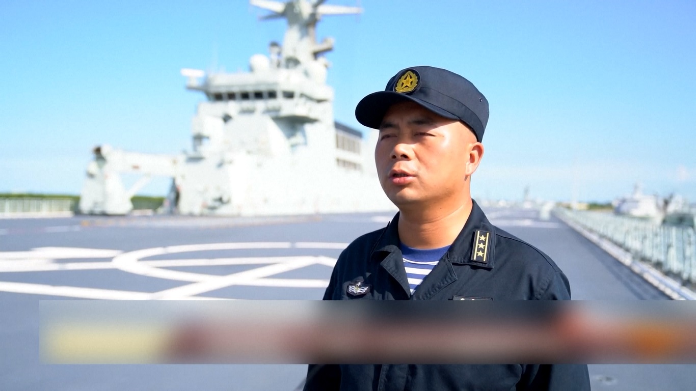 Sebelum menduduki jabatannya di kapal Hainan