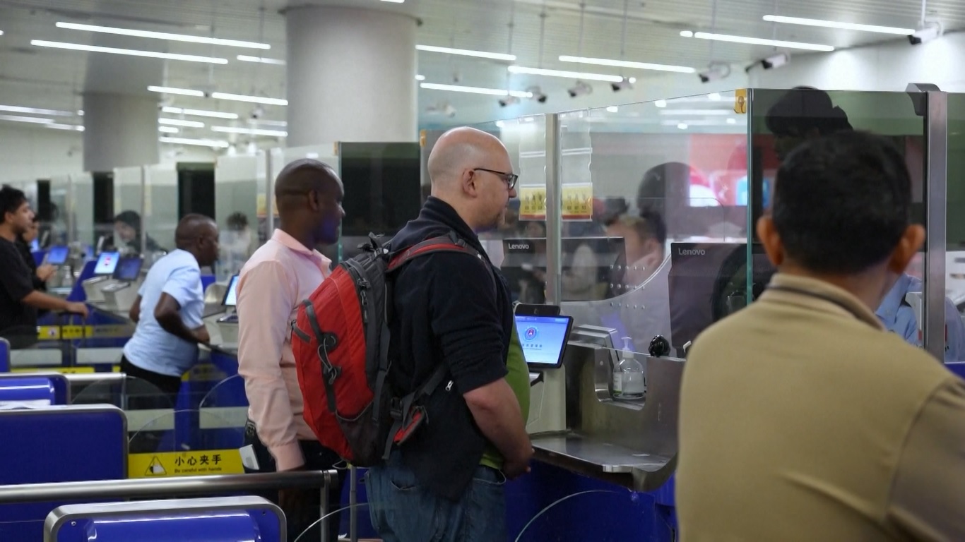 Bandara Guangzhou Catat Lonjakan Kedatangan Wisatawan Mancanegara Menjelang Canton Fair ke-138