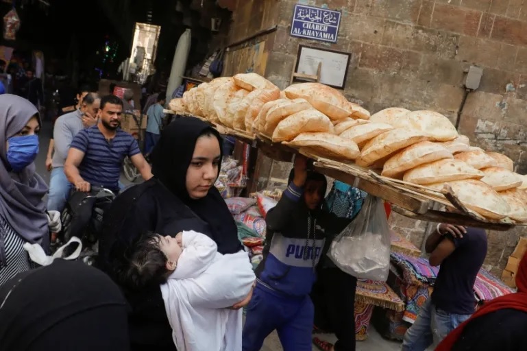 Penundaan pembayaran untuk impor gandum dilakukan untuk meringankan tekanan keuangan yang disebabkan oleh kurangnya mata uang asing