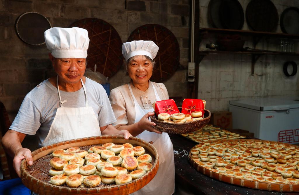 Kue Bulan Ala Huizhou Melanjutkan Tradisi Turun-Temurun Di Anhui, Tiongkok Timur