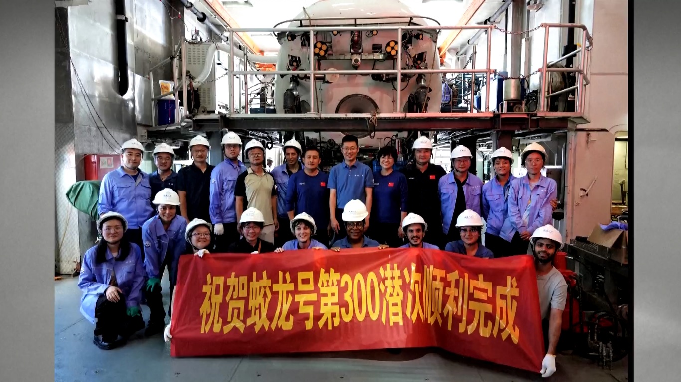 Jiaolong dijadwalkan melakukan 17 penyelaman lagi di tiga area operasi untuk menyelidiki biota gunung laut dan memahami lokasi