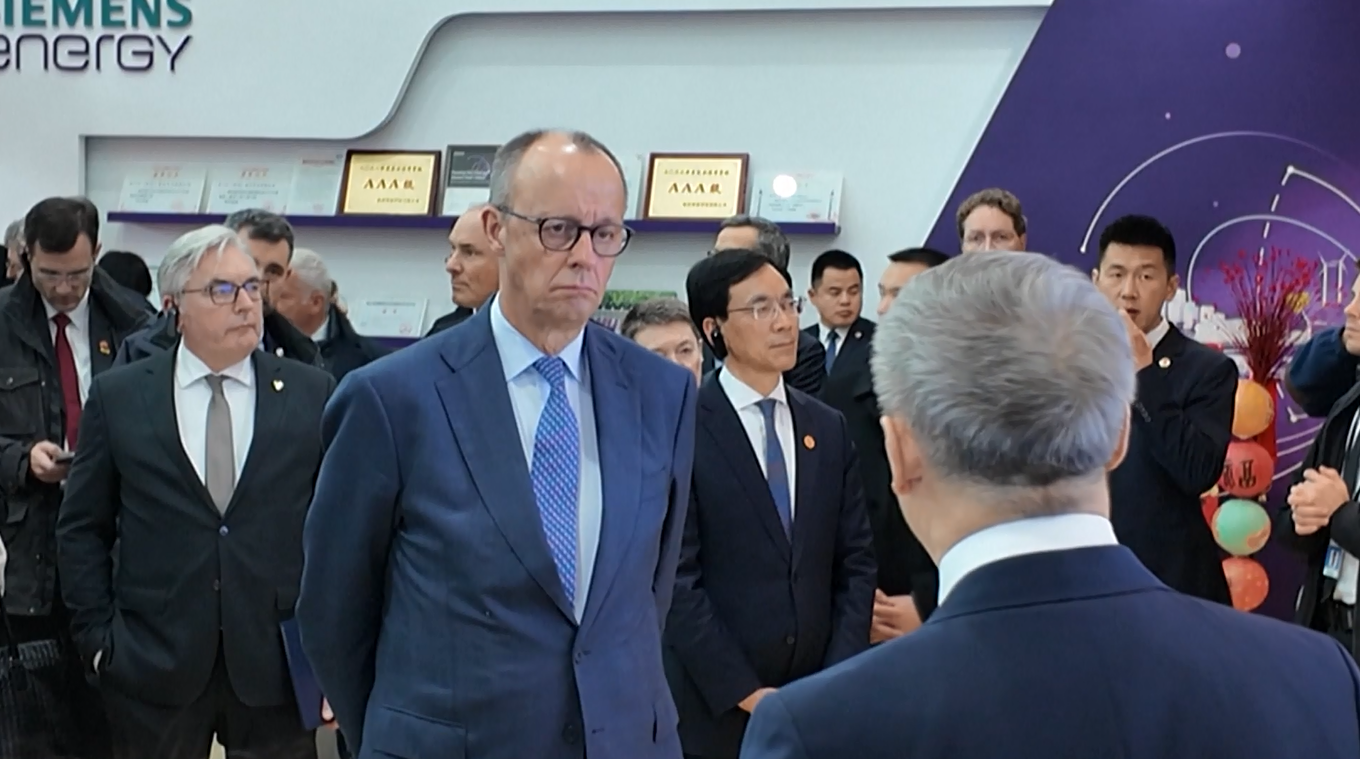 Kanselir Jerman Kunjungi Pabrik Perusahaan Robotika Unitree dan Siemens di Hangzhou