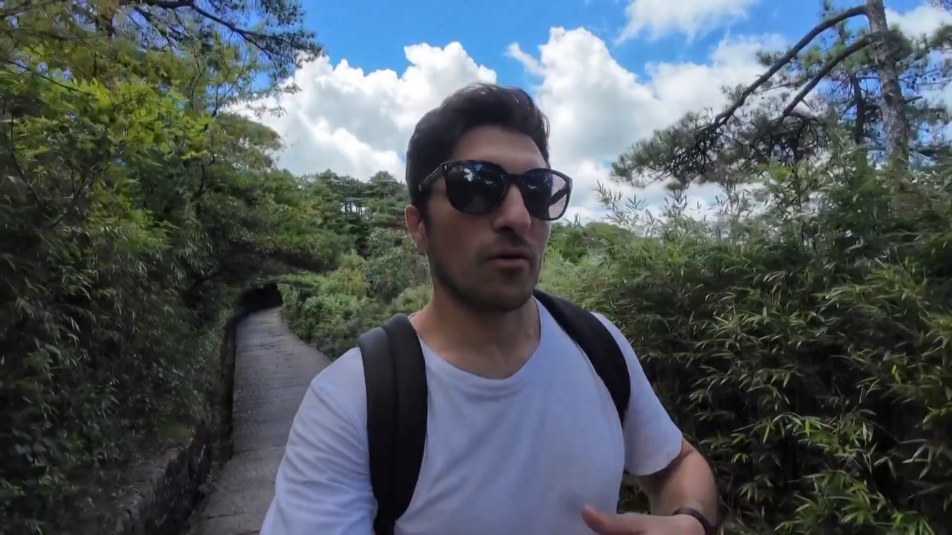 Saat tiba di Geopark Global dengan kereta gantung