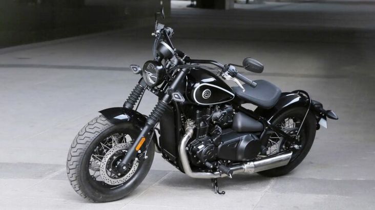 Memang ini bukanlah yang pertama meluncurkan interpretasinya sendiri tentang bobber gaya klasik karena banyak merk lain telah melakukan hal yang sama namun LH450 menggabungkan desain yang hampir identik dengan BMW R18