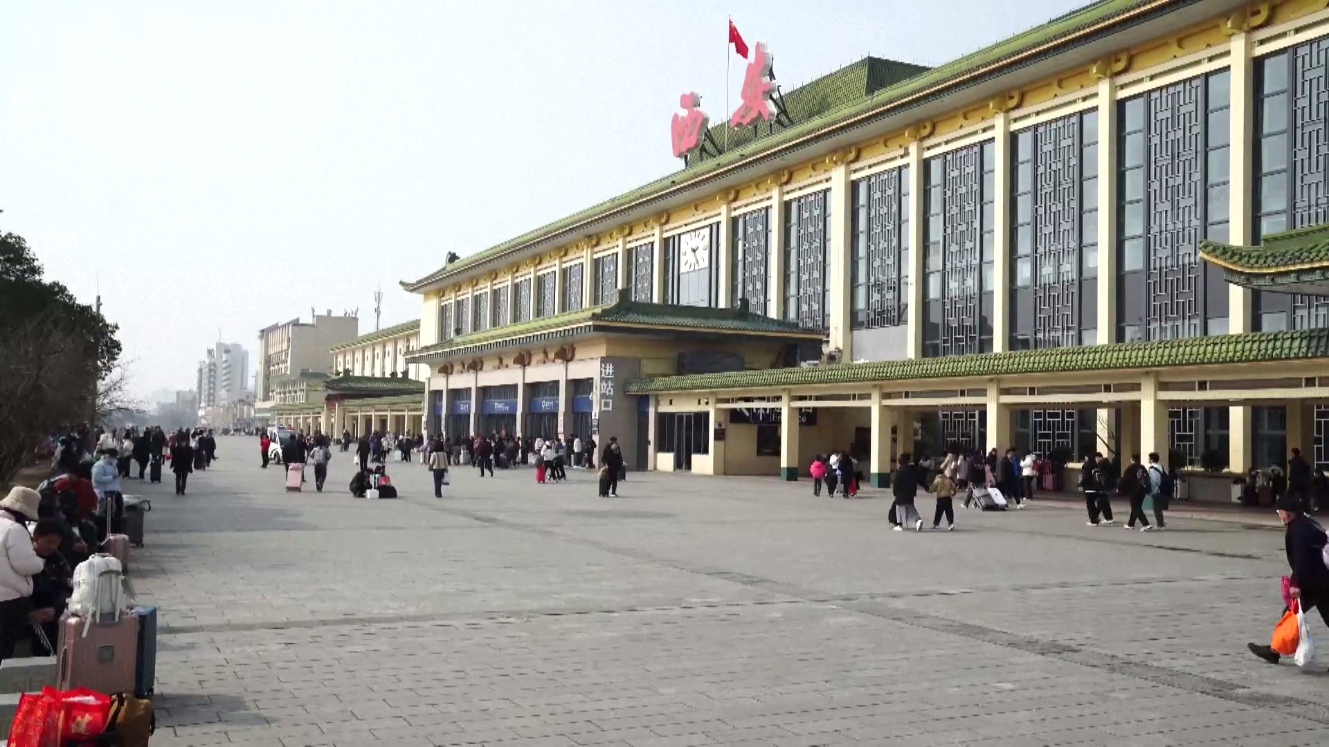 Tiongkok mengalami lonjakan perjalanan selama dua hari terakhir ketika perayaan Festival Musim Semi berakhir pada hari Sabtu